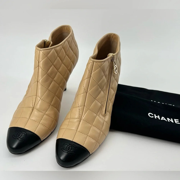 Chanel Beige Quilted Leather w Black Cap Toe Short Bootie  Heels Size 38 07A - Picture 1 of 16